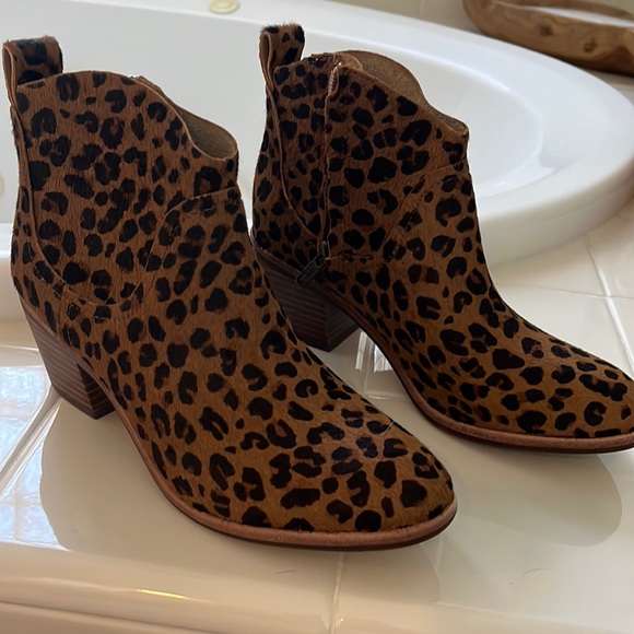 UGG leopard boots - Picture 1 of 3